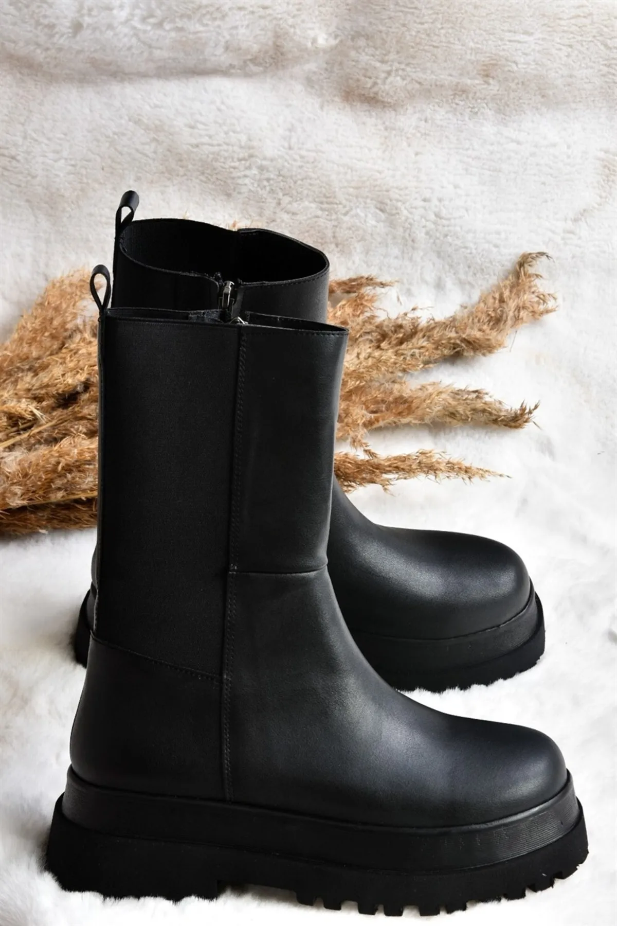 Fox Shoes  Schwarze Damenstiefel mit dicken Sohlen J267063109