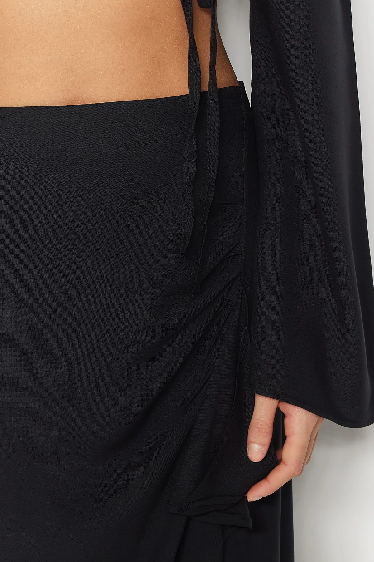 Trendyol Collection  Schwarzes gewebtes, gerafftes Blusenrock-Set TBESS23AU00065