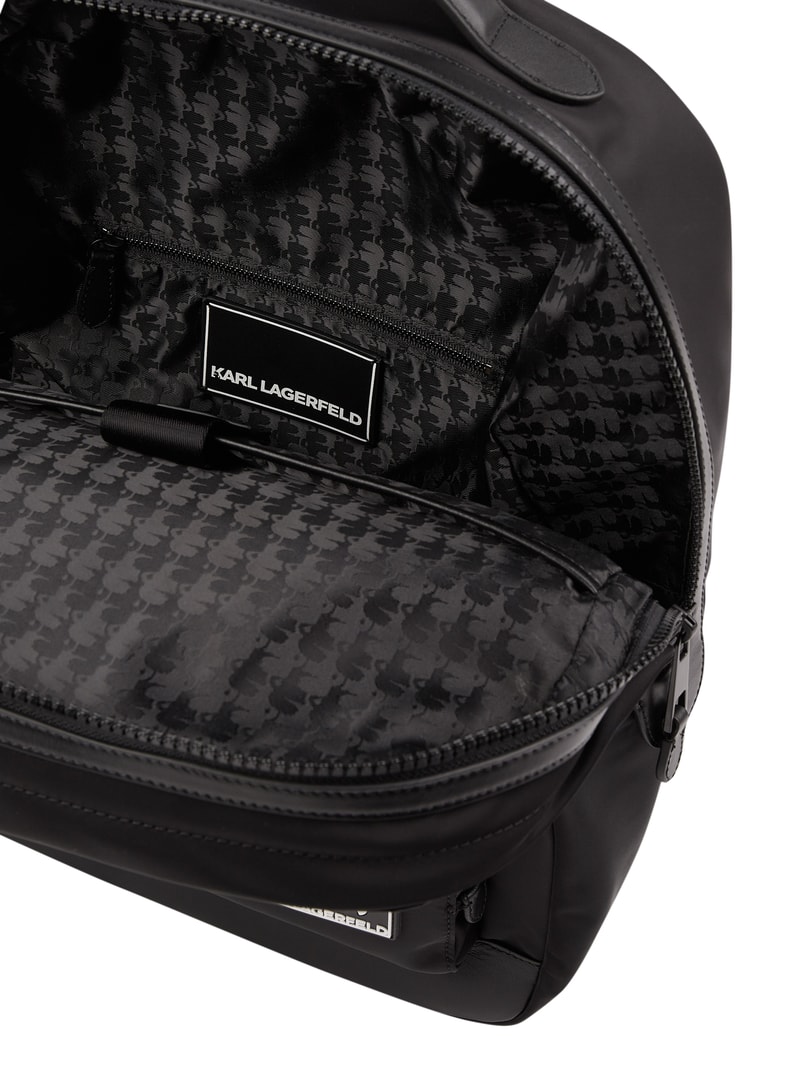 Rucksack mit Multimediafach in schwarz