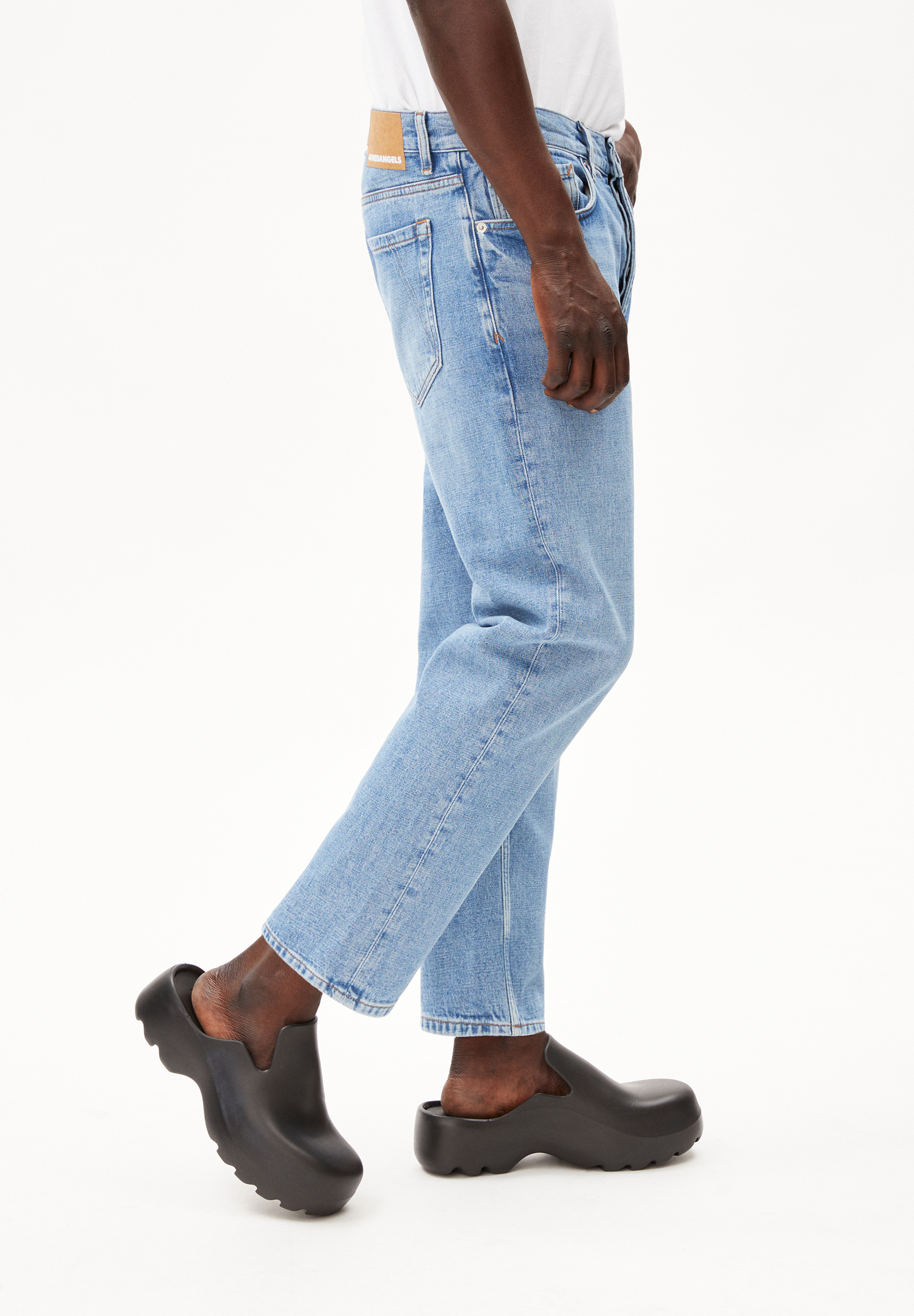 Tapered Leg Mid Waist aus Bio-Baumwoll Mix