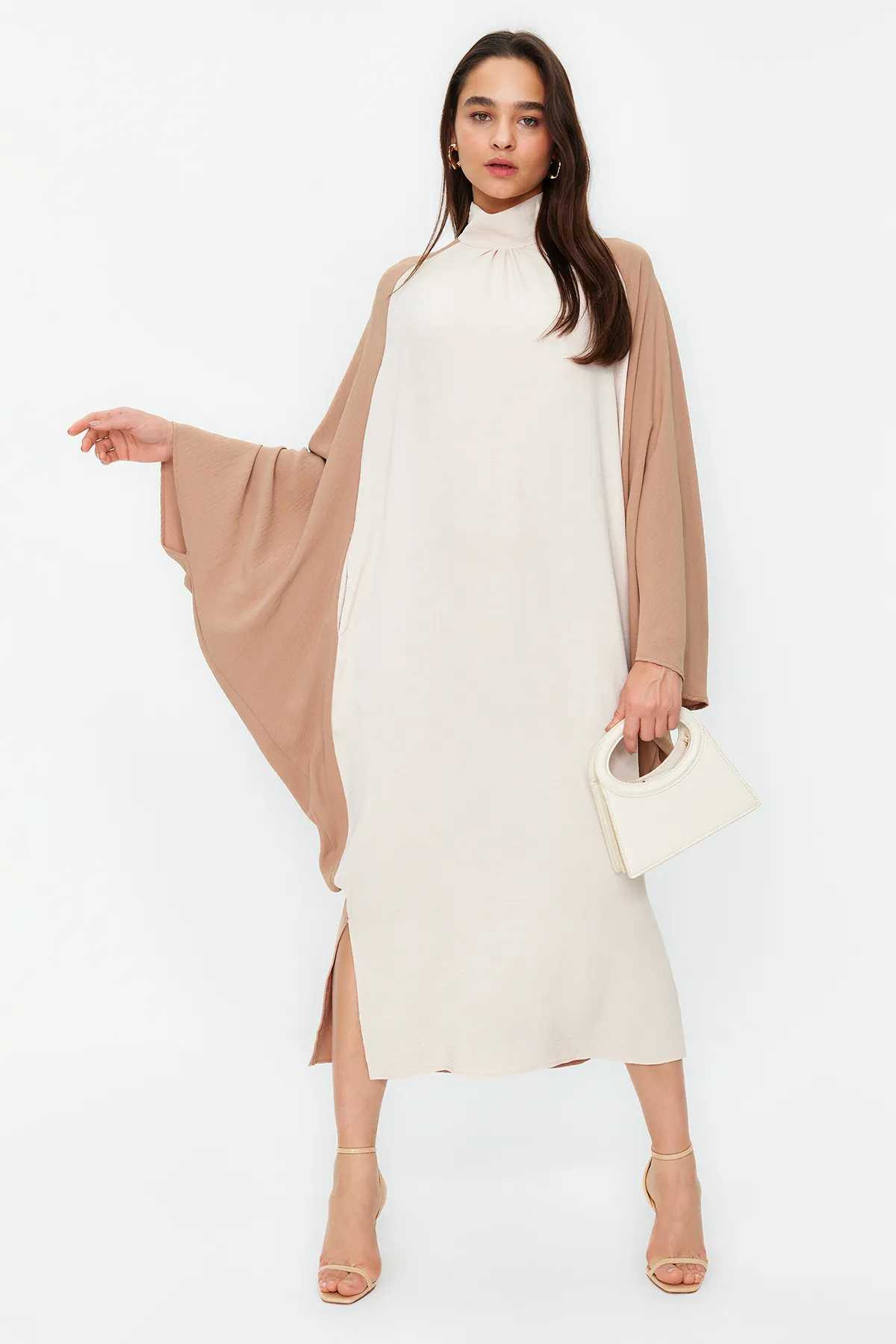 Trendyol Modest  Steinfarbenes, gewebtes Aerobin-Kaftankleid mit Blockfarben TCTSS24KK00000