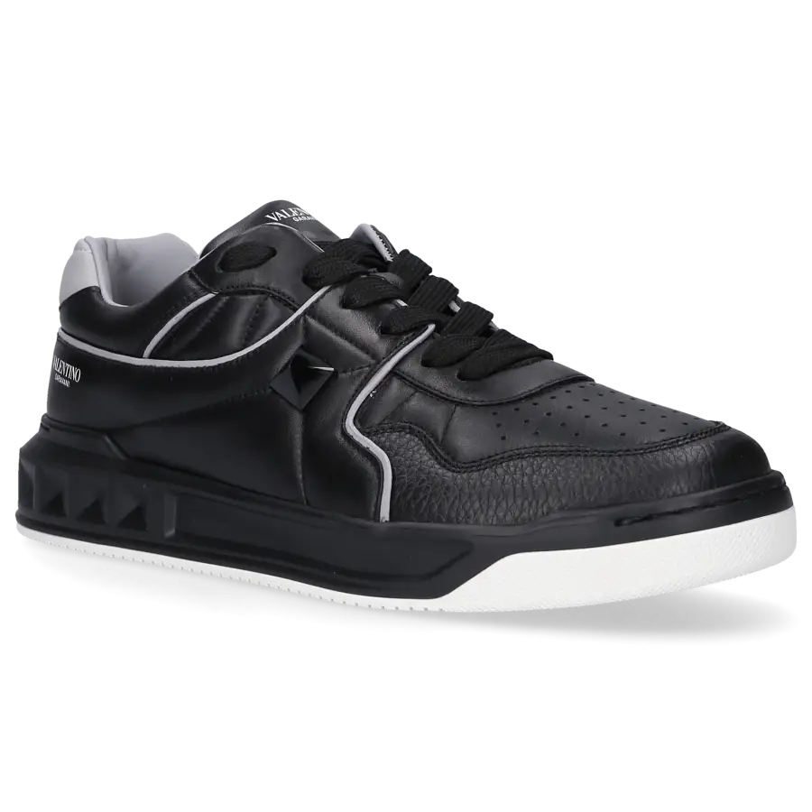 Valentino Garavani - Sneaker low ONE STUD Kalbsleder - schwarz