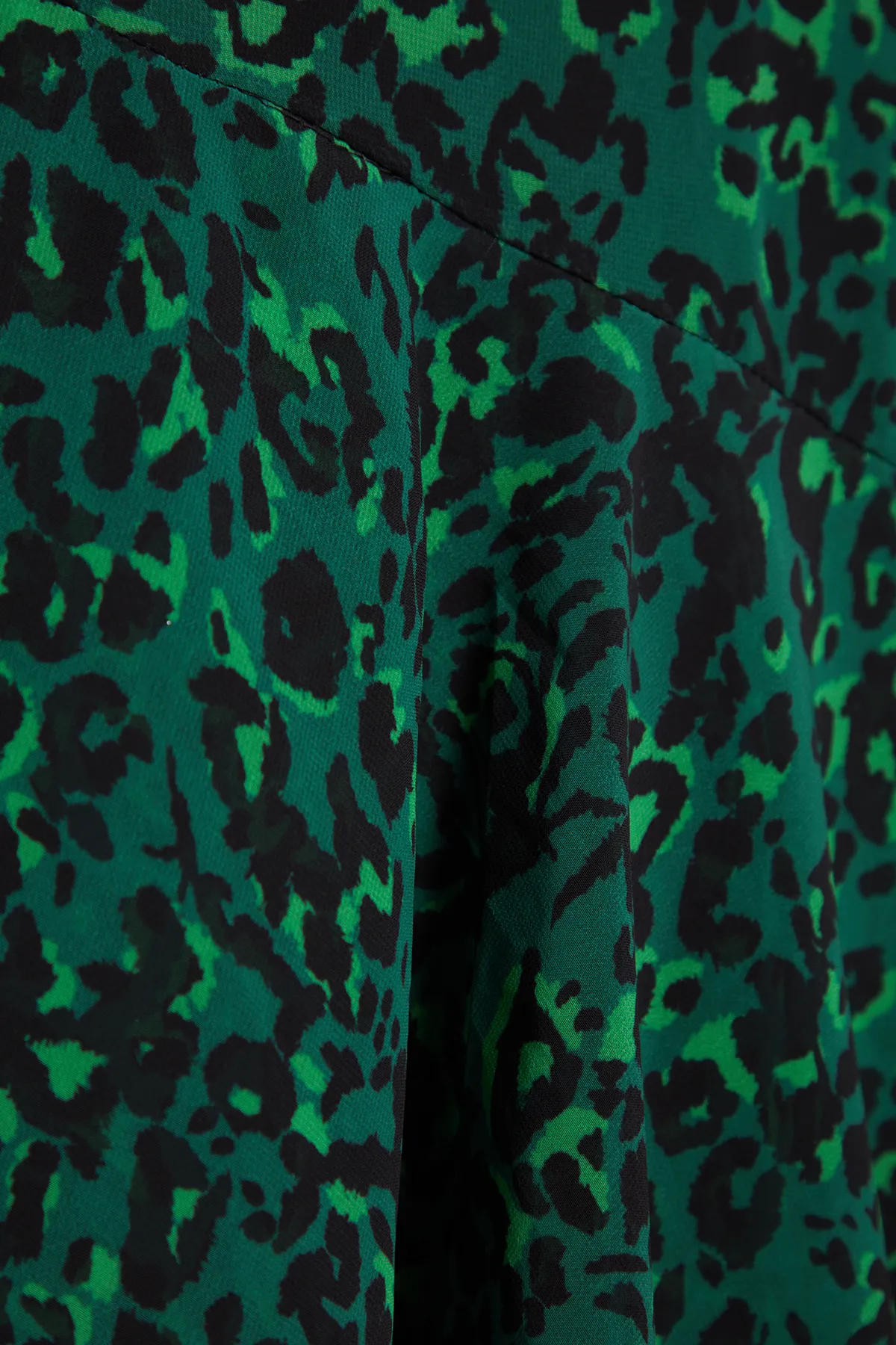 Trendyol Modest  Grüner, gefütterter Webrock mit Tiermuster TCTAW24EE00020