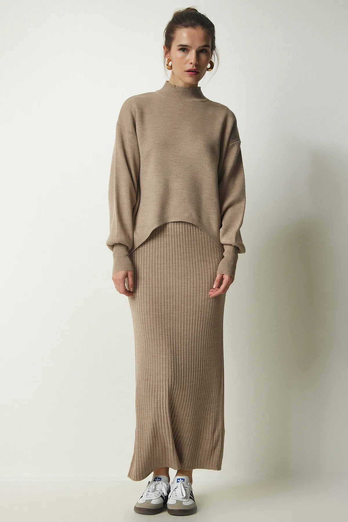 Happiness İstanbul  Pulloverkleid aus gerippter Nerzstrickware für Damen KG00006