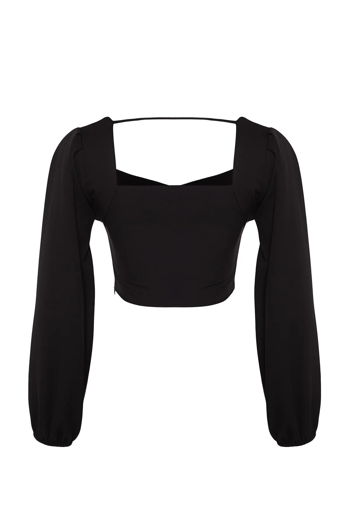 Trendyol Collection  Schwarze, kurz geschnittene, langärmlige Webbluse mit Herzausschnitt TWOSS21BZ0236