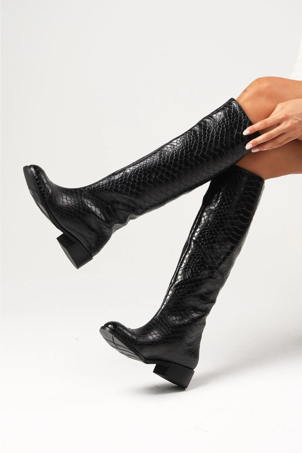 Mio Gusto  Parley schwarze Damenstiefel mit Krokodilmuster, ohne Reißverschluss, dünnes Kunstfellfutter