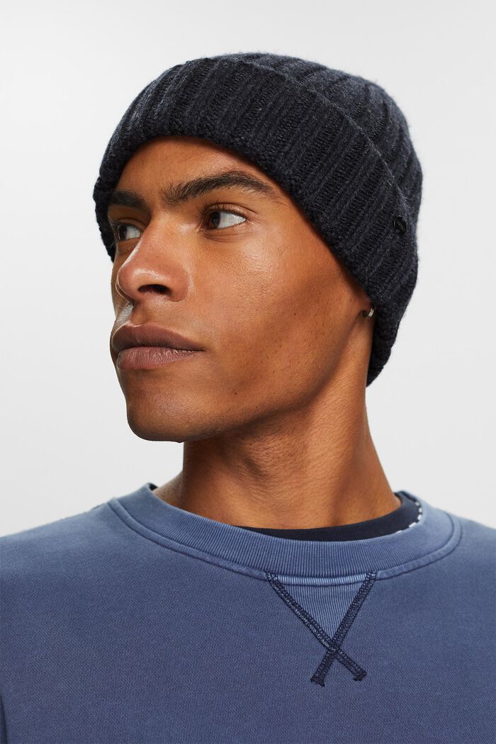 Beanie aus grobem Rippstrick
