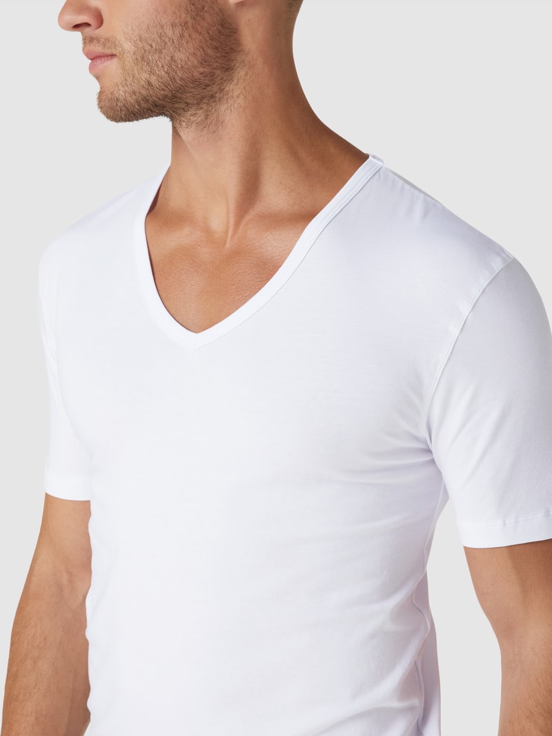 T-Shirt mit V-Ausschnitt in weiß