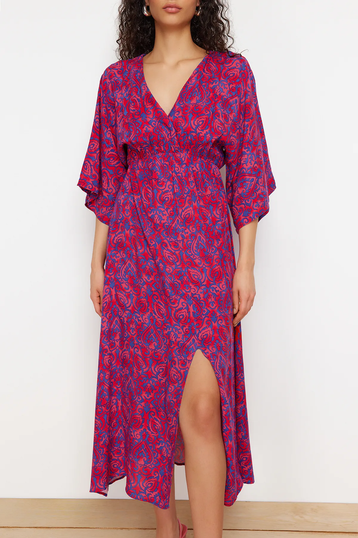 Trendyol Collection  Fuchsiafarbenes A-Linien-Midikleid aus Webstoff mit Blumenmuster, Zweireiher-Kragen TWOSS24EL00913