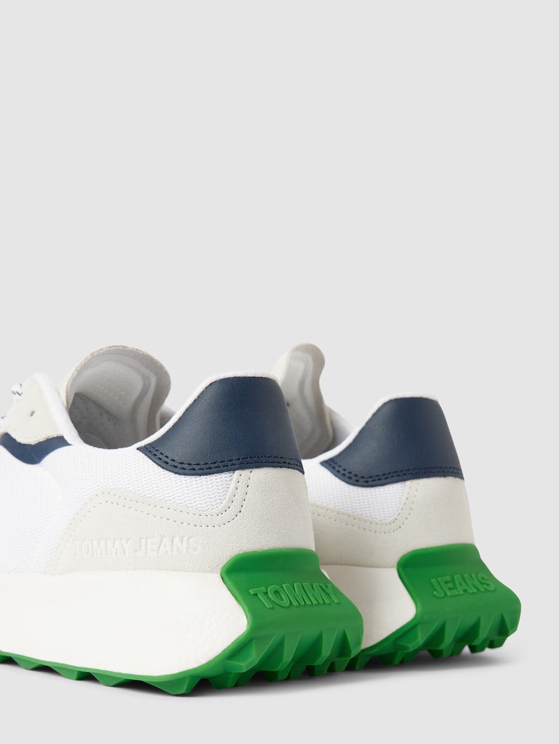 Sneaker mit Label-Details in weiß