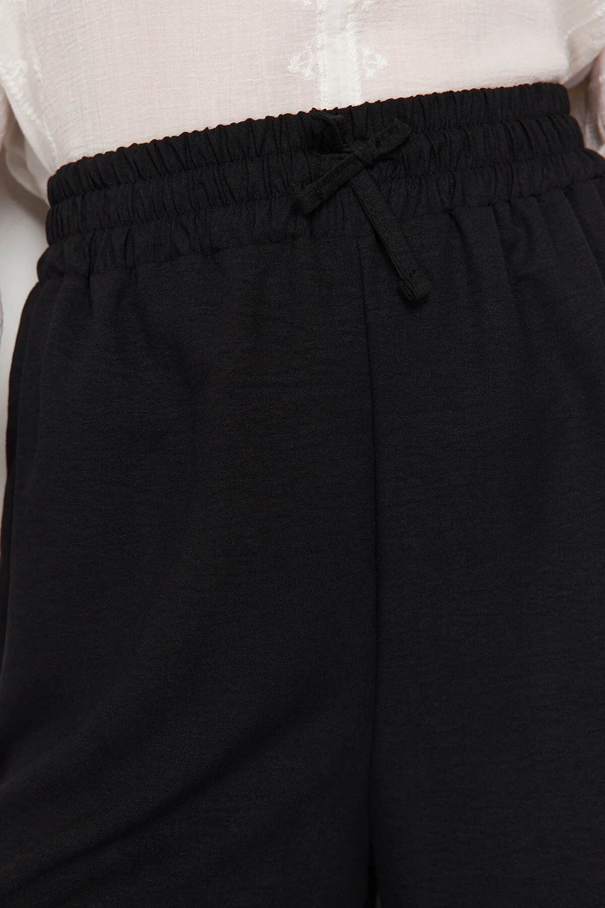 Trendyol Modest  Schwarze Webhose mit weitem Bein TCTSS22PL0240