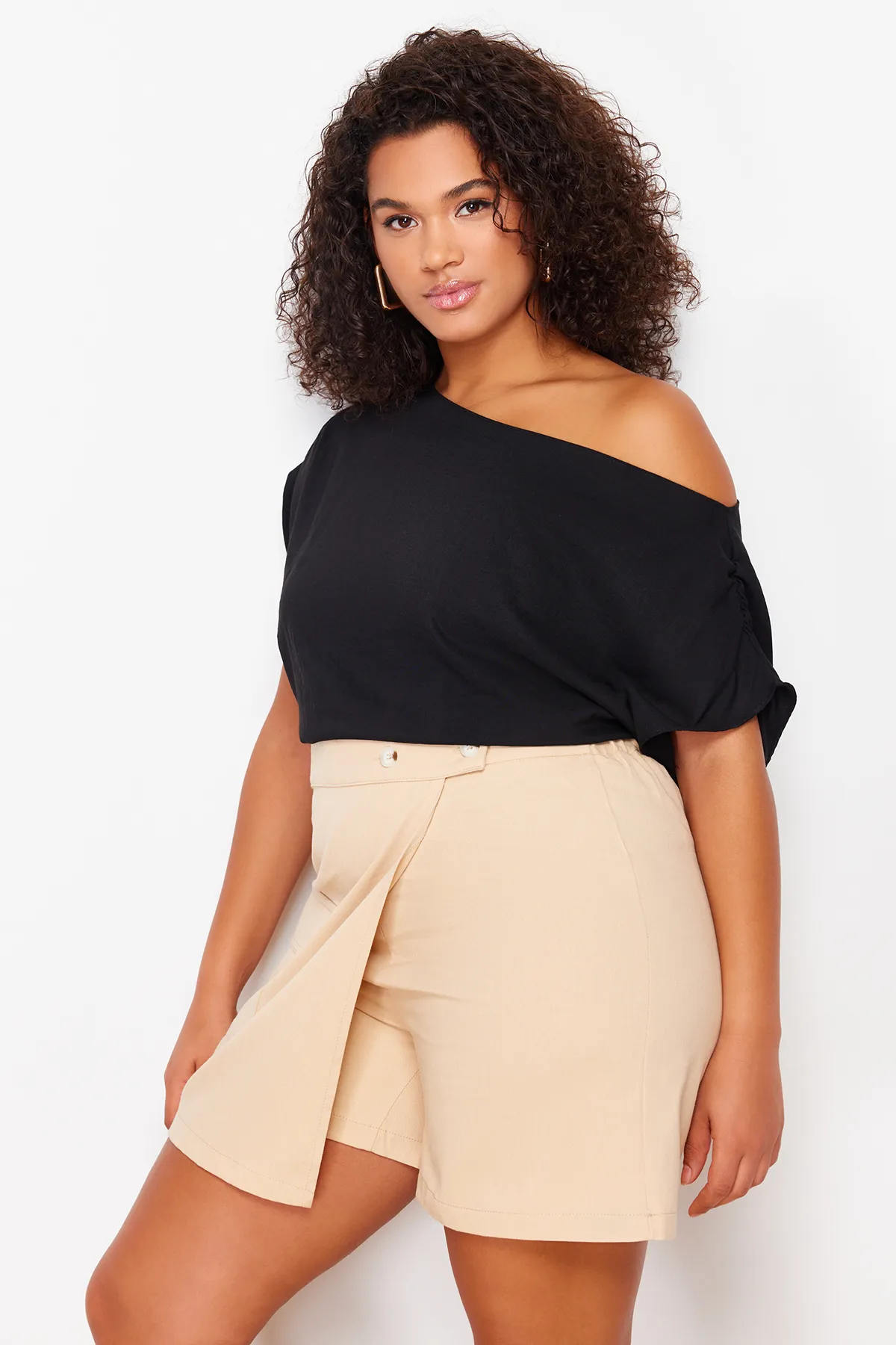 Trendyol Curve  Nerzfarbener Gabardine-Minishortsrock TBBSS24AP00014