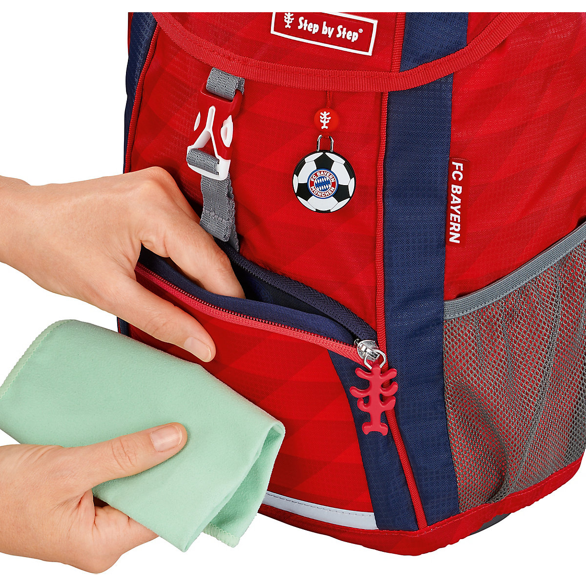 Kinderrucksack KID FC Bayern München® Mia San Mia, inkl. Sitzkissen & MAGIC MAGS
