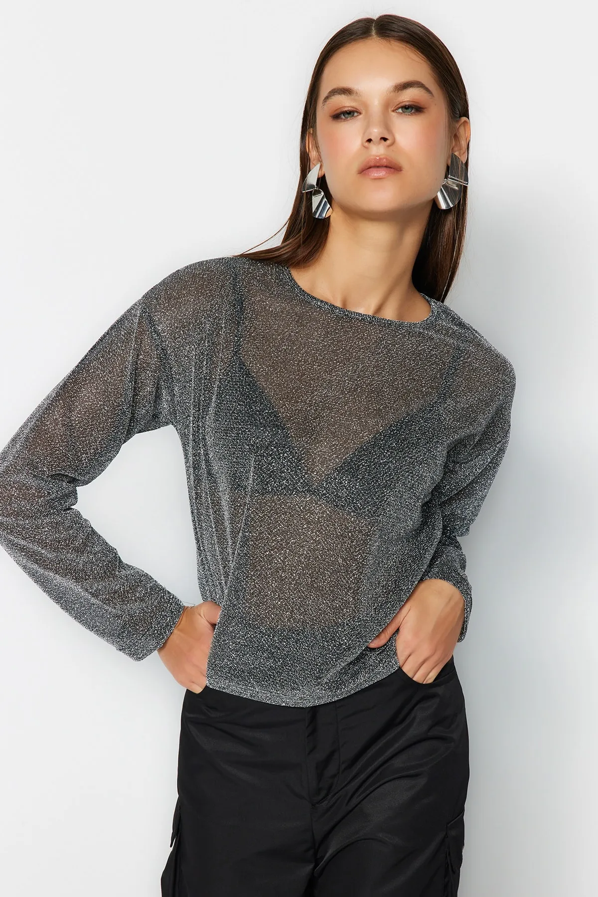 Trendyol Collection  Schwarze Lurex-Strickbluse mit Rundhalsausschnitt, reguläre/normale Passform, transparenter Tüll TWOAW24BZ00019