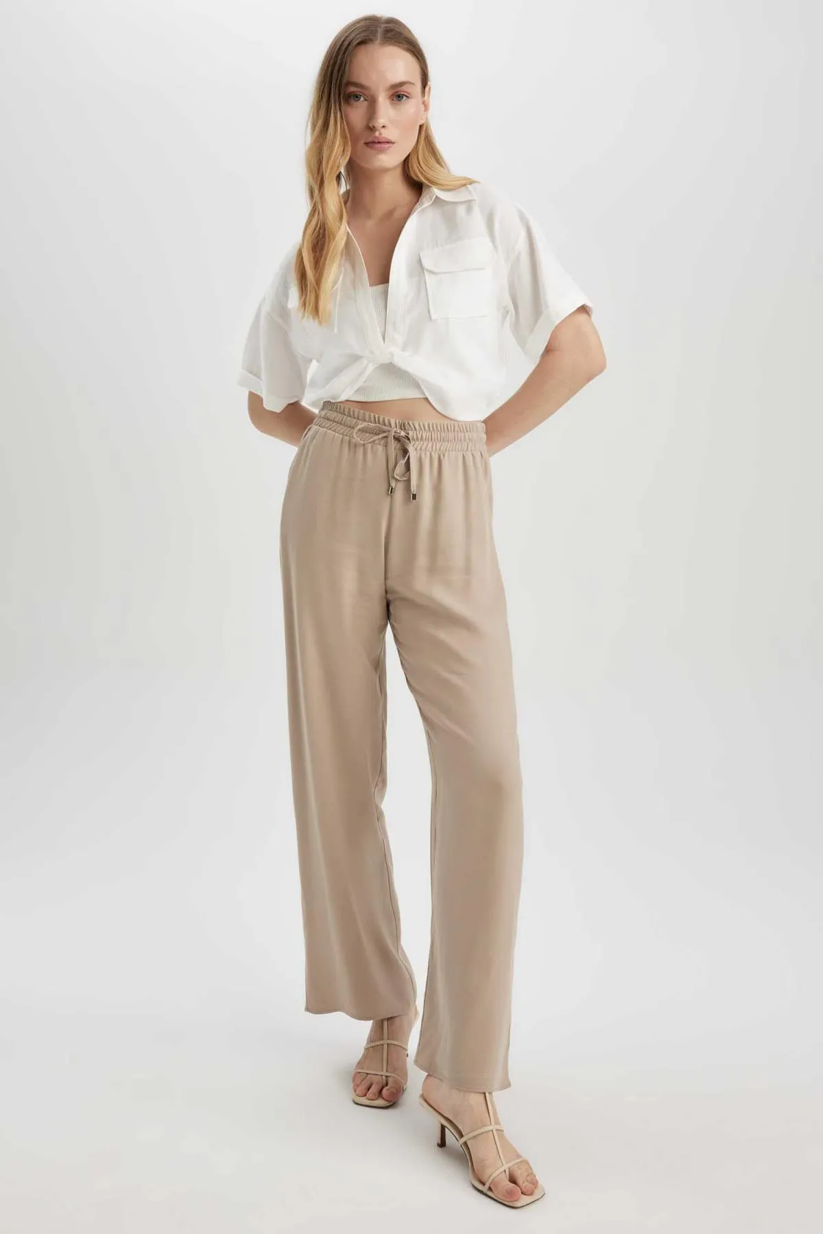 DeFacto  Florida Florida-Hose aus Viskose mit hoher Taille und weitem Bein und Taschen, J8738az23sm