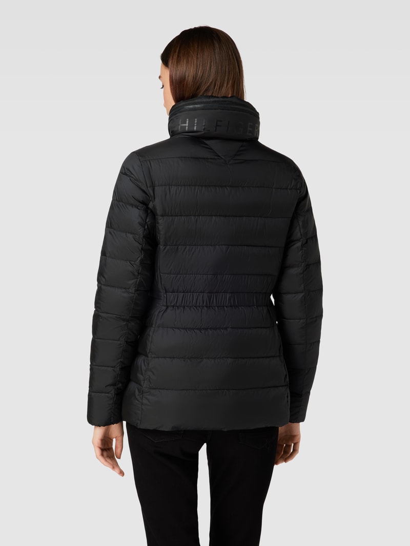 Steppjacke mit Label-Stitching in schwarz