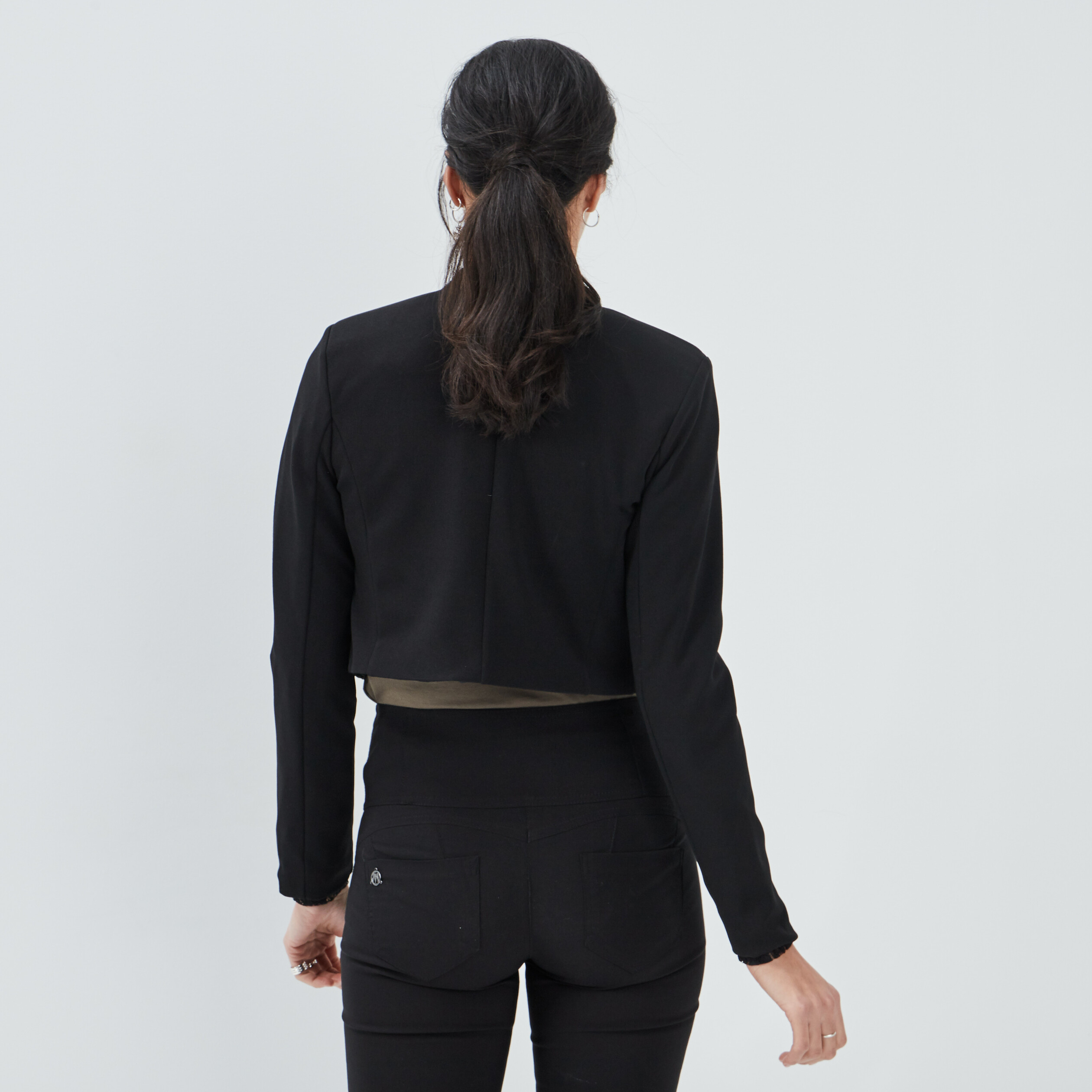 Veste droite cropped manches longues noir femme | La Halle