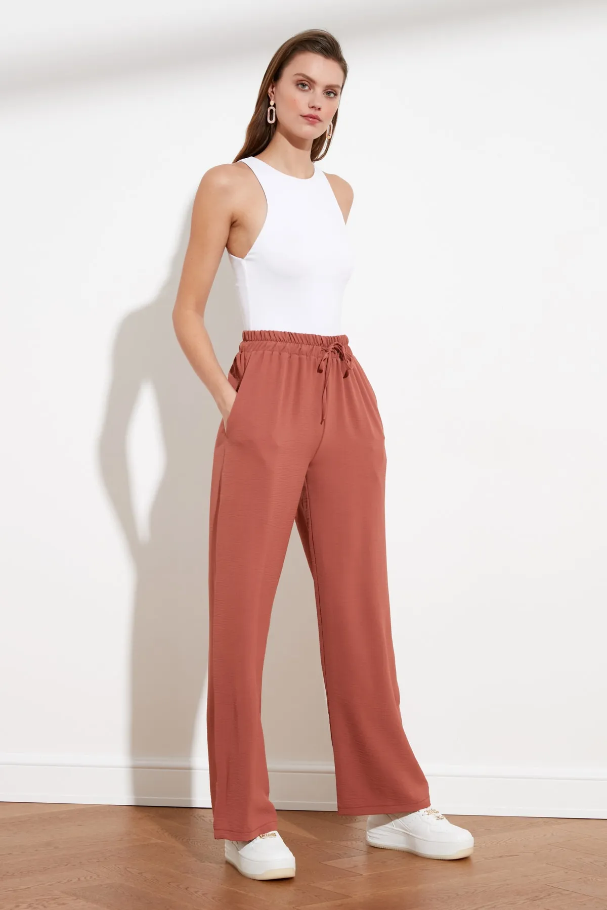 Trendyol Collection  Dusty Rose Webhose mit weitem Bein TWOSS21PL0248