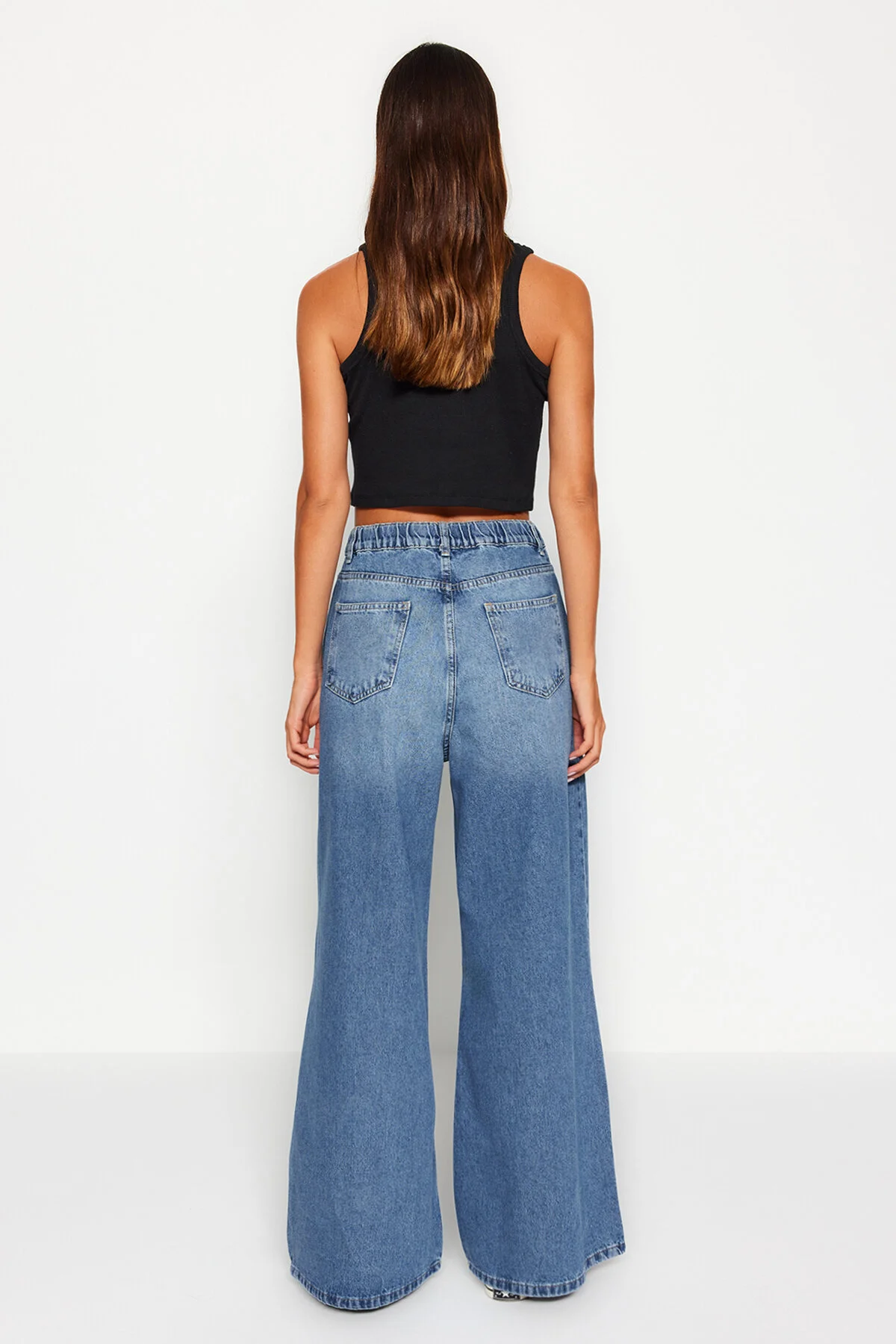 Trendyol Collection  Blaue Jeans mit elastischem Bund, hoher Taille und extra weitem Bein TWOAW24JE00350