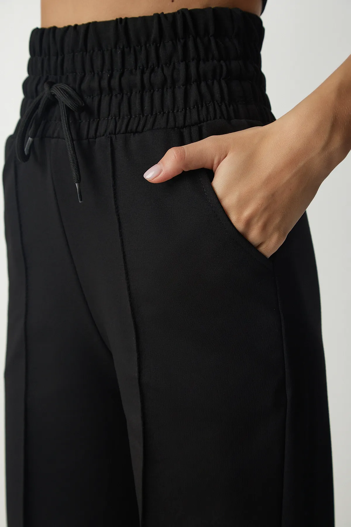 Happiness İstanbul  Schwarze Basic-Strick-Jogginghose mit Tasche für Damen XR00018