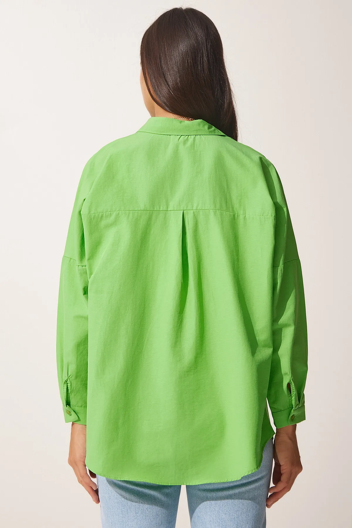 Happiness İstanbul  Mittelgrünes, langes Oversize-Basic-Shirt für Damen DD00842