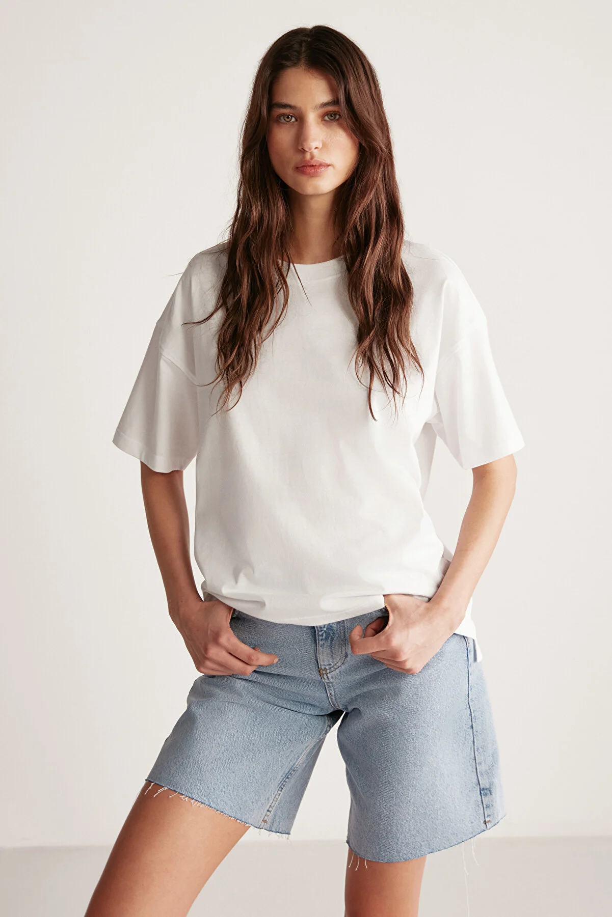 GRIMELANGE  Jemmy Damen-T-Shirt mit entspannter Passform und Rundhalsausschnitt aus 100 % Baumwolle in Weiß