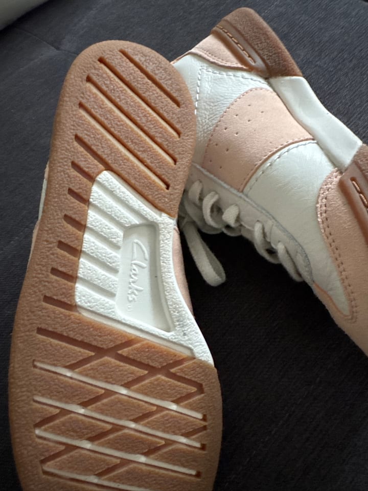 Clarks Leder-Sneakers in Creme/ Orange günstig kaufen 37,5