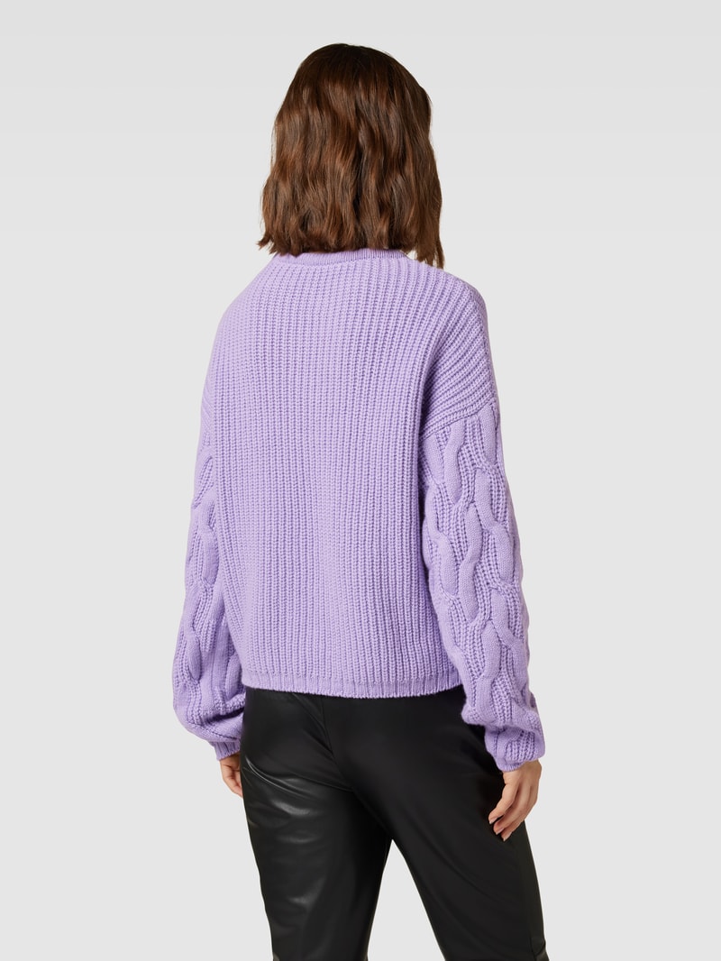 Strickpullover mit Zopfmuster in flieder
