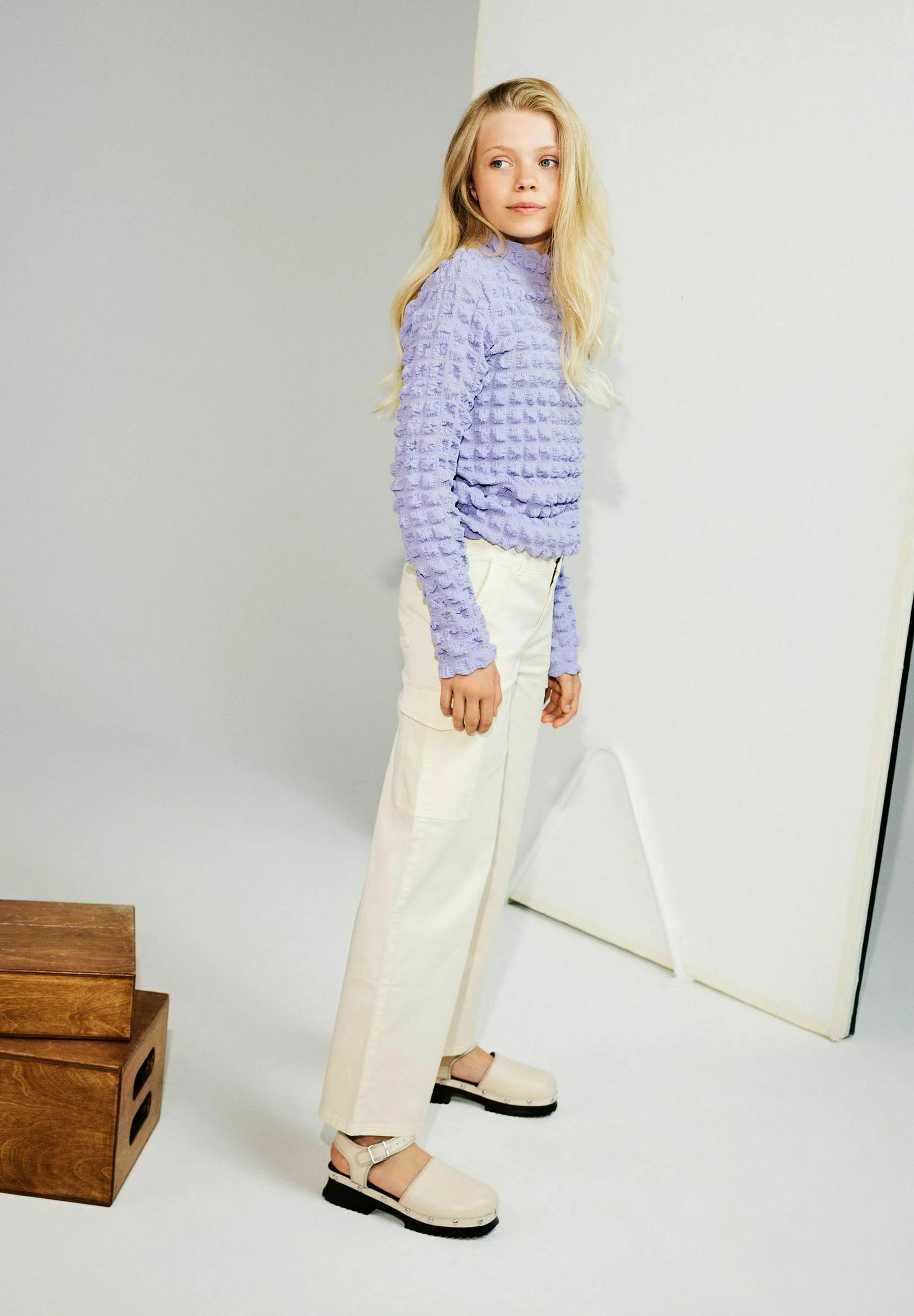Pantalones cargo con nombre ancho