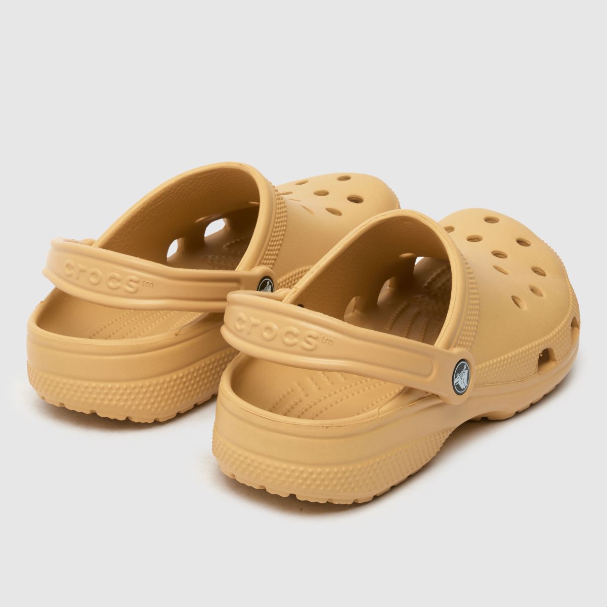 Crocs klasszikus klumpa szandál bézs színben