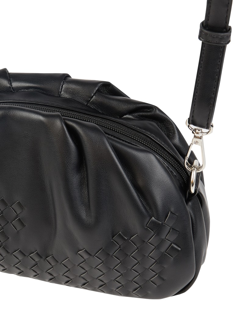 Crossbody Bag in Leder-Optik in schwarz