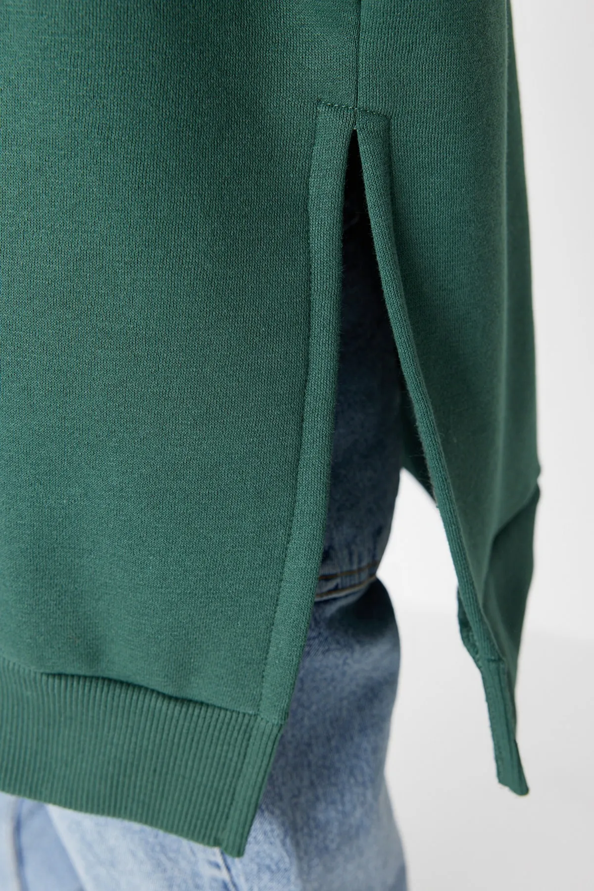 Trendyol Collection  Grünes Oversize/Weite Passform Gestricktes Sweatshirt mit Schlitzdetail innen aus dickem Fleece TWOAW23SW00195