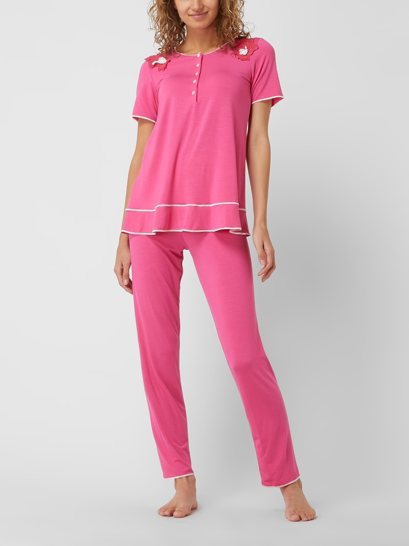 Pyjama mit floralen Aufnähern  in pink