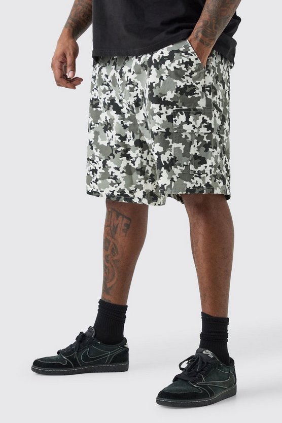 Plus Camouflage Twill Cargo-Shorts