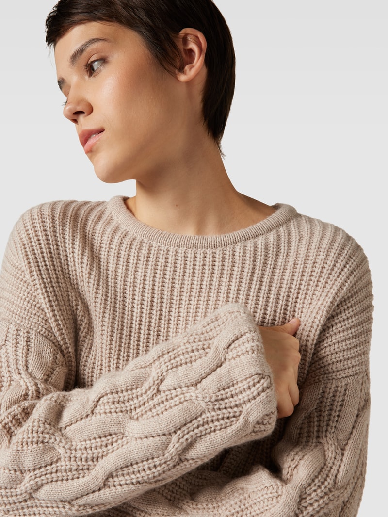 Strickpullover mit Zopfmuster in sand