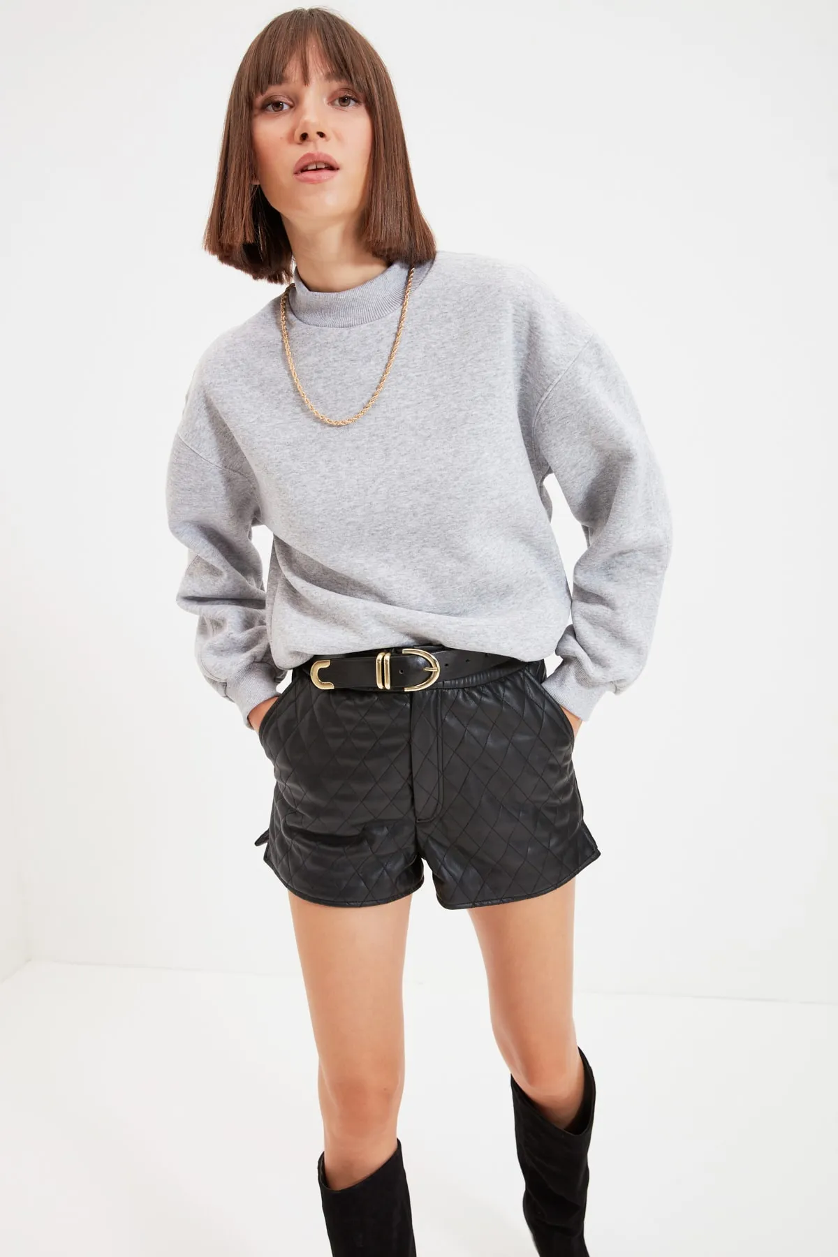 Trendyol Collection  Graues, dickes Fleece-Innenfutter, Stehkragen, entspannte/bequeme Passform, Strick-Sweatshirt TWOAW20SW0584