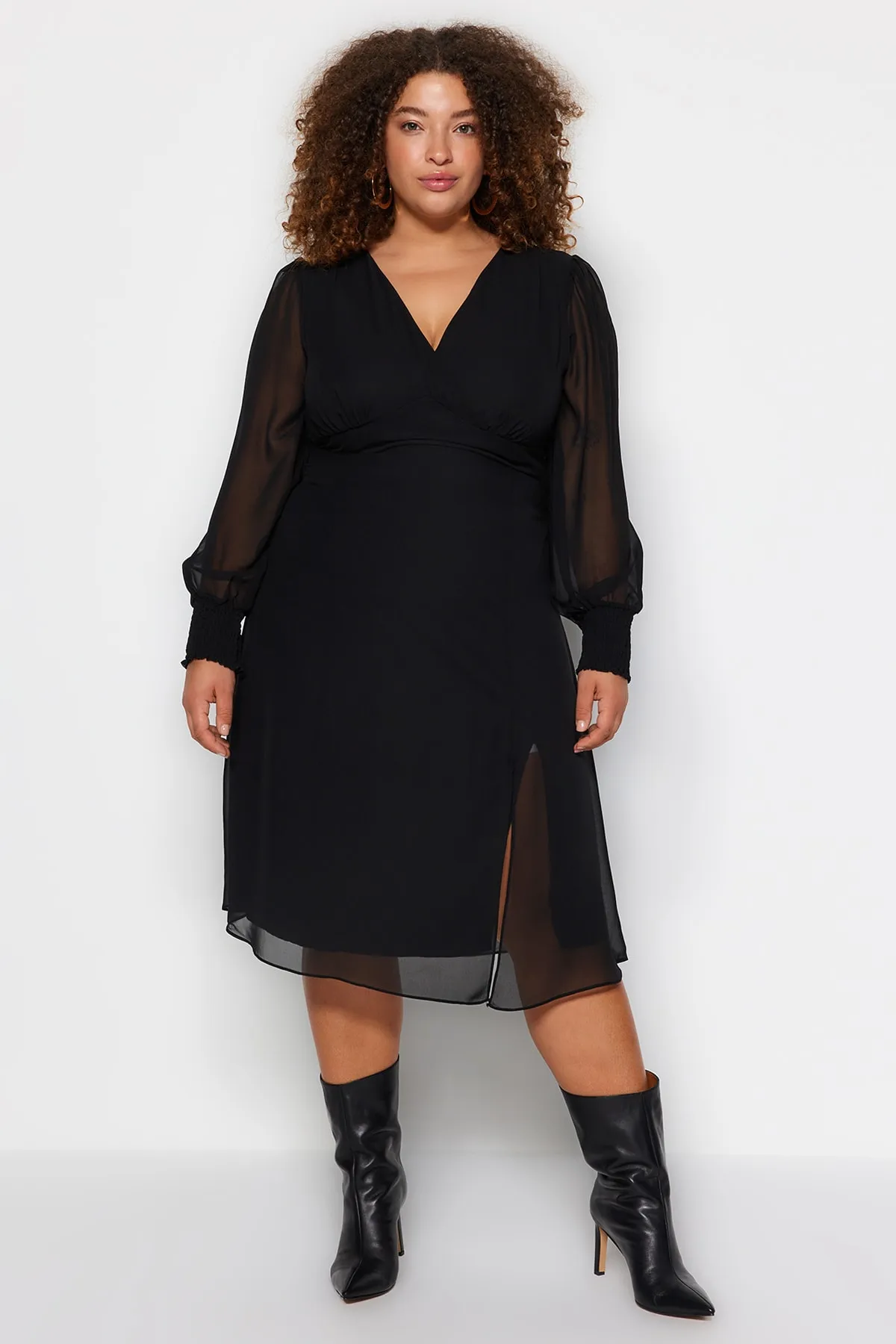 Trendyol Curve  Schwarzes gewebtes A-Linien-Kleid mit Schlitzdetail TBBAW24AH00040