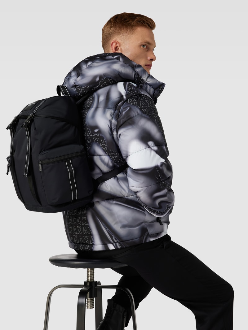 Rucksack mit Label-Patch in schwarz