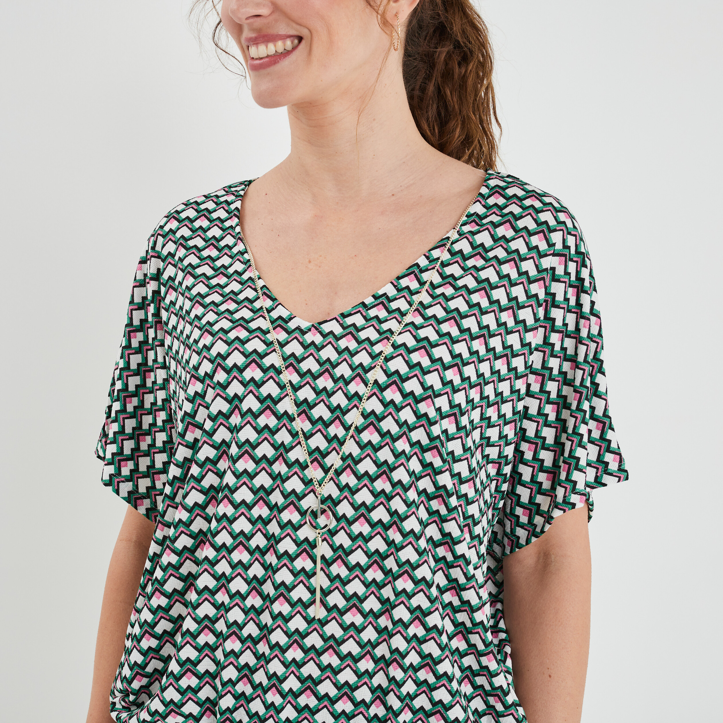 T-shirt col en V bijou Mosquitos vert femme | La Halle