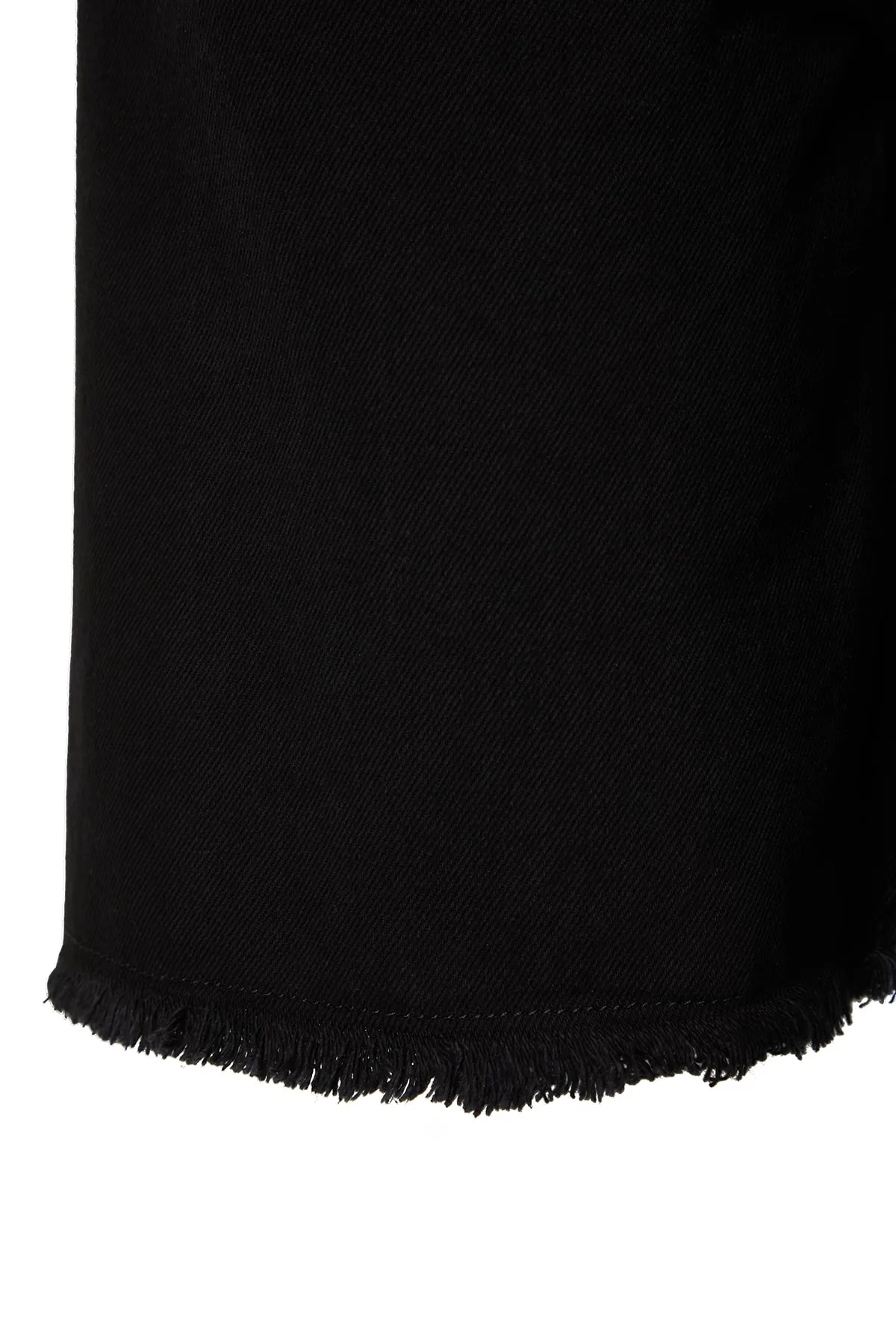 Trendyol Curve  Schwarze Jeansshorts mit hoher Taille und gerader Passform TBBSS22JE00012