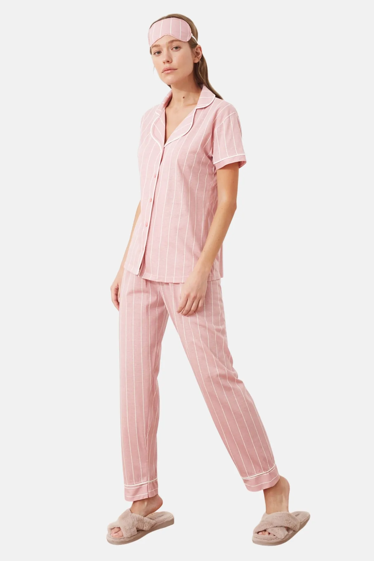 Trendyol Collection  Gestricktes Pyjama-Set mit rosa Baumwollstreifen und Paspelierung und detailliertem Schlafband THMSS21PT1225