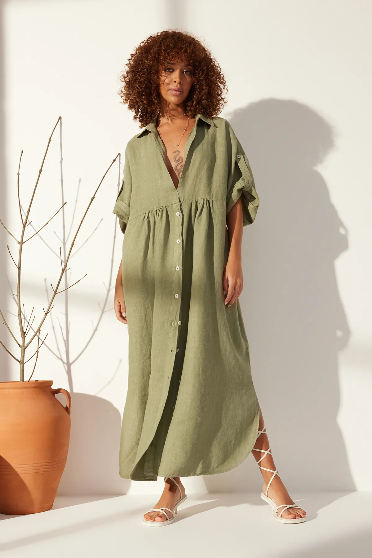 Trendyol Collection  Grünes Maxikleid in Übergröße aus 100 % Leinen TWOSS24EL00665