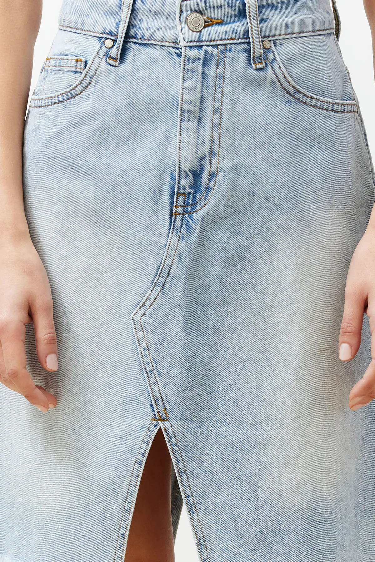 Trendyol Collection  Blauer Jeansrock mit Nähten und detaillierten Details TWOSS24ET00094