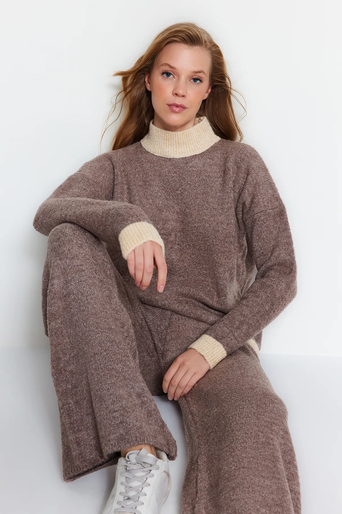 Trendyol Collection  Strickoberteil und -unterteil-Set aus Bouclégarn in Stein TWOAW24AU00086