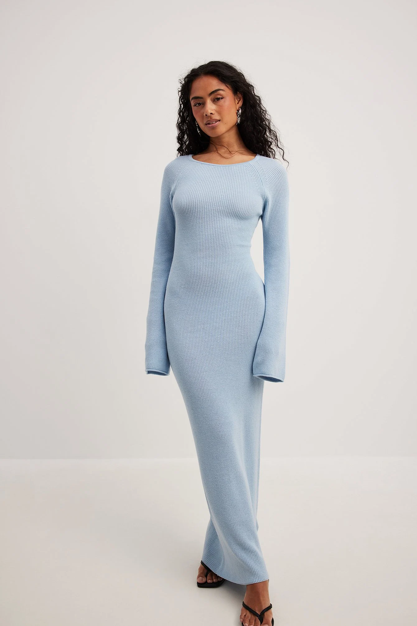 Kleid mit offenem gekreuztem Rücken