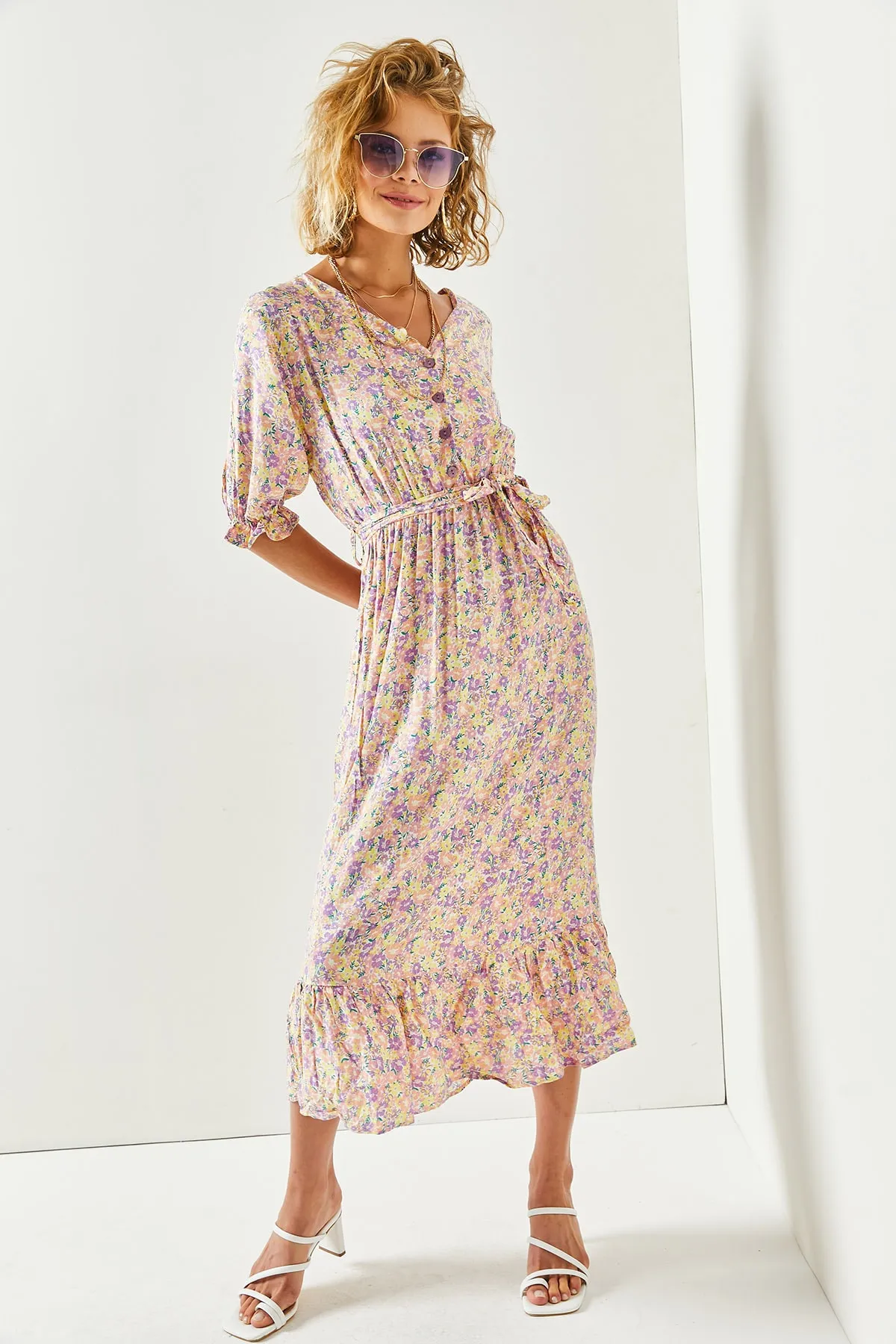 Olalook  Gelb-lila Damenkleid aus gewebter Viskose mit Knöpfen und Gürtelärmeln ELB-19001524