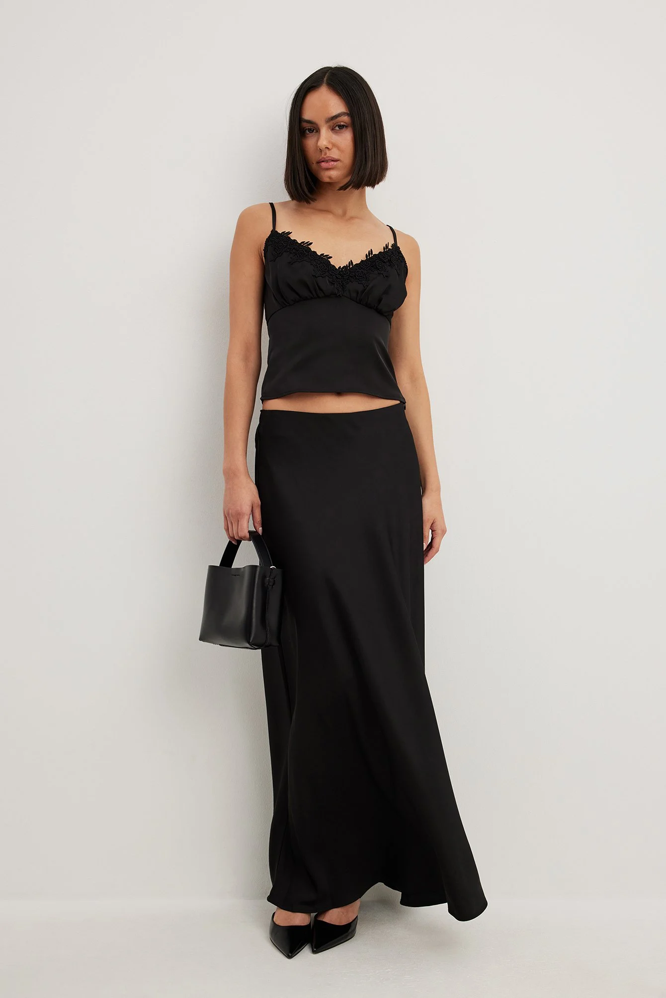 Cropped-Top aus Satin mit Spitze