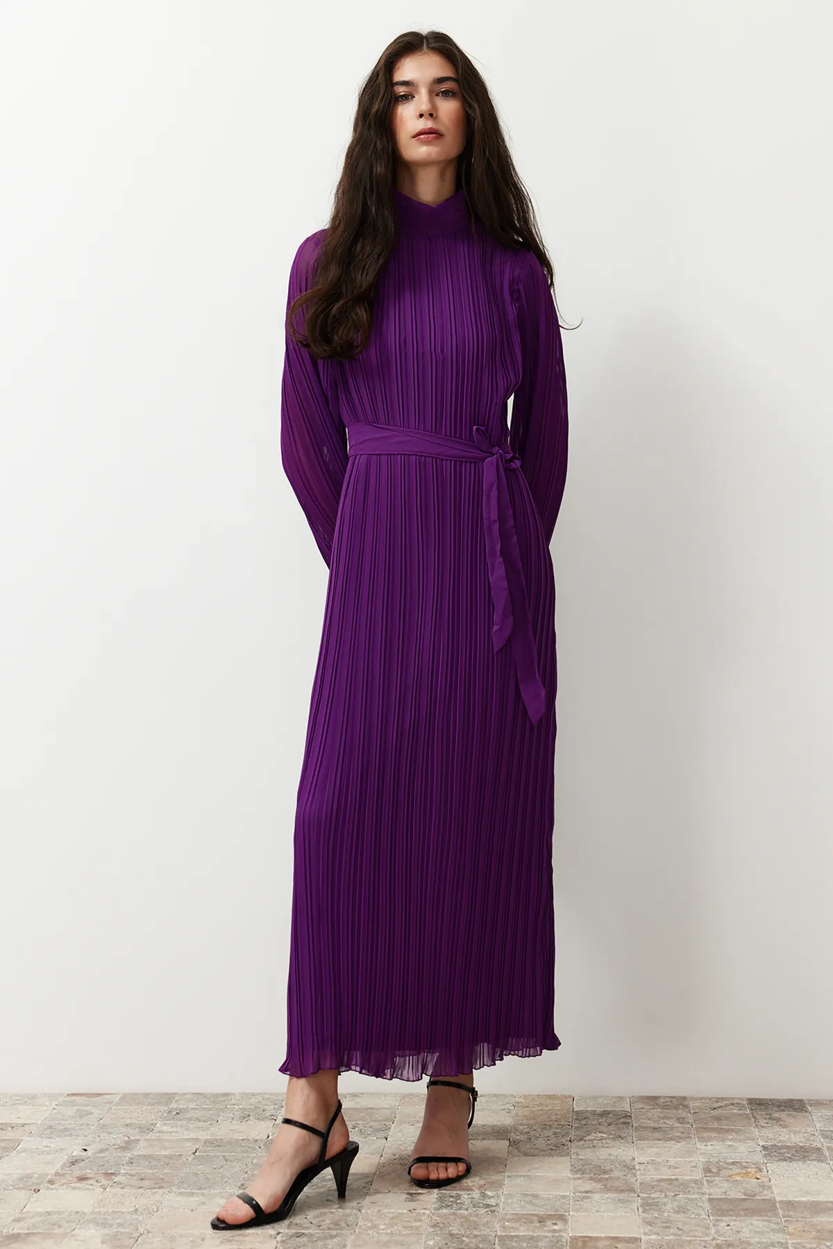 Trendyol Modest  Lila plissiertes, gewebtes, gefüttertes Chiffonkleid TCTSS24DB00040