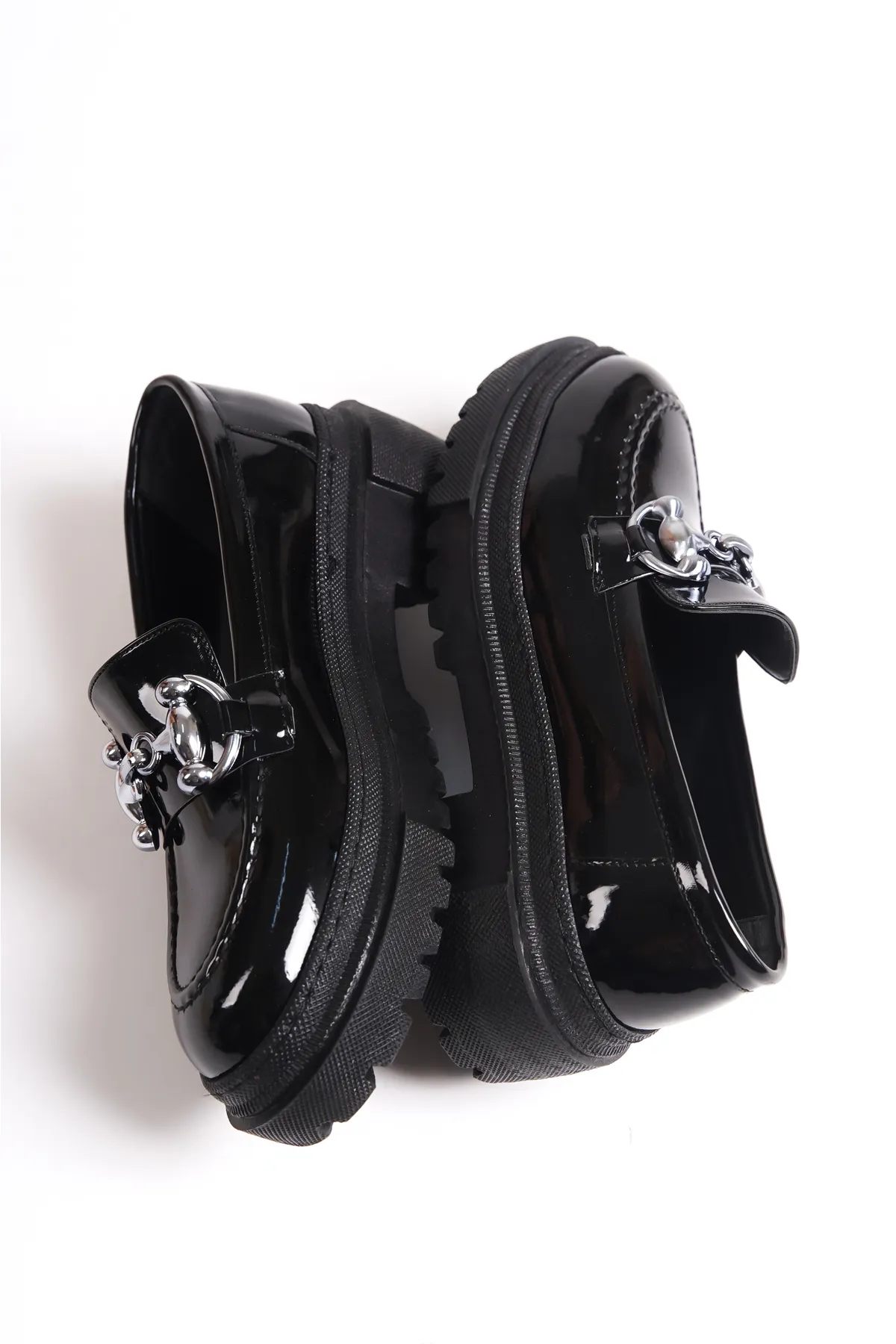 Capone Outfitters  Damen-Loafer mit ovaler Zehenpartie und Metallschnalle mit Trak-Sohle