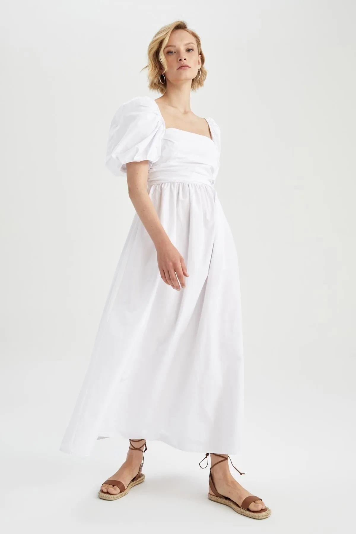 DeFacto  A-Linien-Popeline-Maxikleid mit quadratischem Ausschnitt und kurzen Ballonärmeln